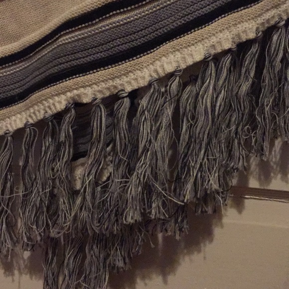 🔴 Fringe Sweater Vest - Picture 7 of 8